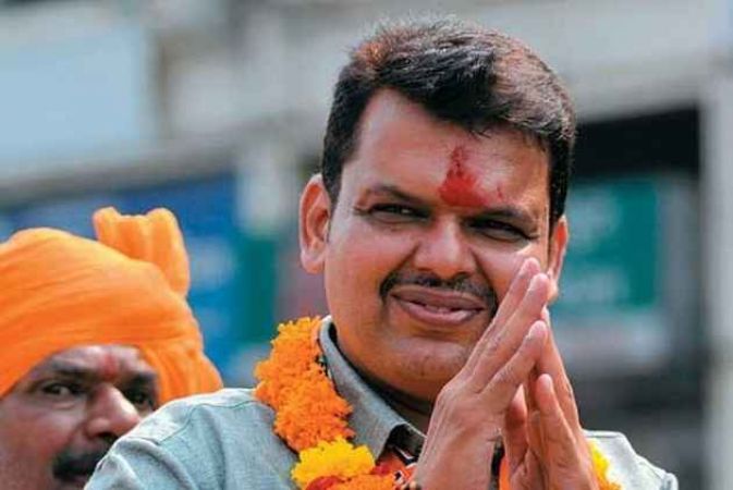 Maharashtra CM helped a cancer patient with 1.5 Lakh rupees