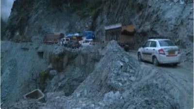 Landslide Blocks Rishikesh-Badrinath Highway in Uttarakhand, CM Dhami Monitoring Situation