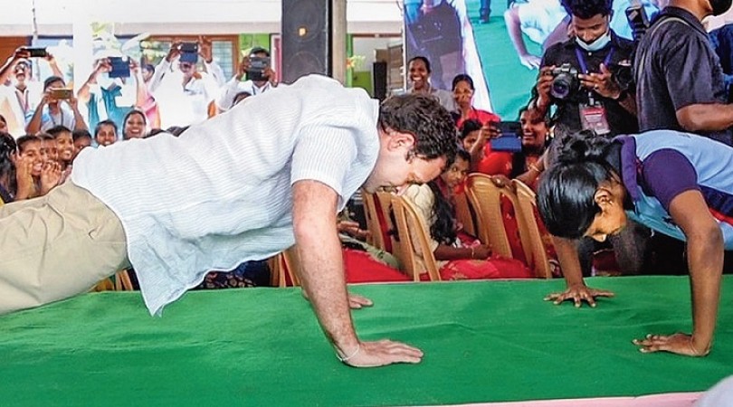 Kerala: Rahul Gandhi takes up push-up challenge at Kanyakumari