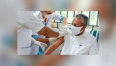 केरल के मुख्यमंत्री और उनकी पत्नी को दी गई कोरोना वैक्सीन की पहली खुराक