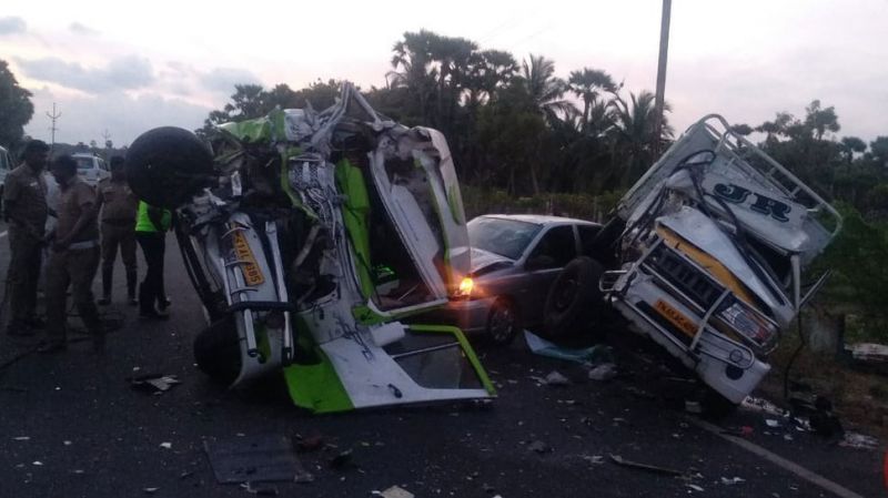 Three vehicles collide in Ramanathapuram, 2 dead, 21 injured
