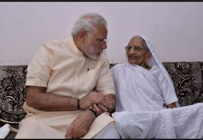 PM Modi visit his mother Hiraba  during Gujrat visit