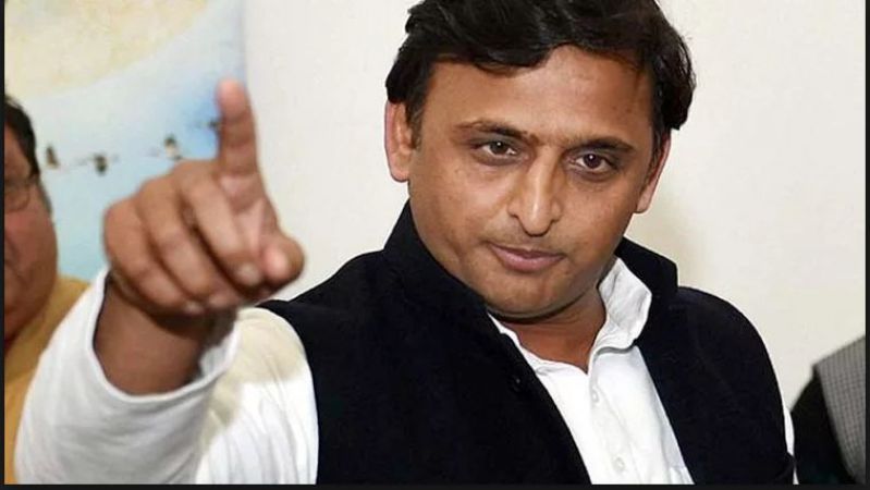 Akhilesh Yadav made bitter comments on PM Modi and Yogi Adityanath