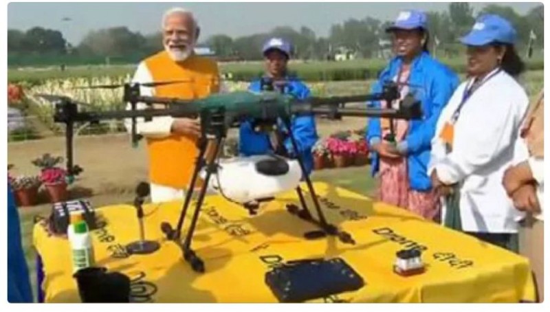 PM Modi  Distributes 1000 Kisan drones to 1000 NaMo Drone Didis