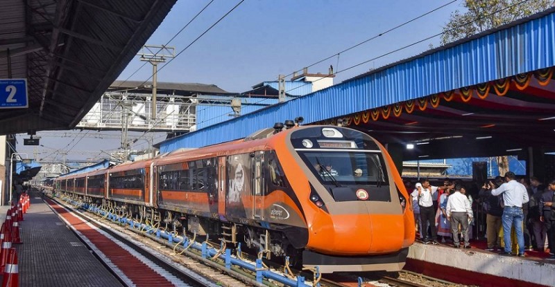 सिंहस्थ से पहले इंदौर-उज्जैन के बीच दौड़ेगी वंदे मेट्रो ट्रेन ! सीएम मोहन यादव ने दी बड़ी अपडेट