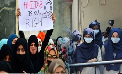 हिजाब पर कर्नाटक हाईकोर्ट के फैसला पर चेन्नई में  छात्रों ने किया विरोध प्रदर्शन