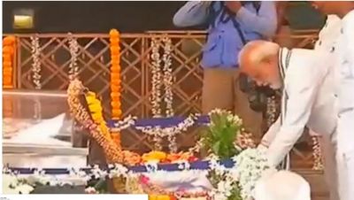 PM Narendra Modi along with others ministers pay homage to Goa CM Manohar Parrikar
