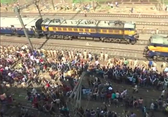 Mumbai: Railway traffic resumes after student agitation