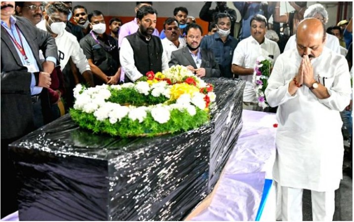 यूक्रेन में मारे गए मेडिकल छात्र का अंतिम संस्कार कर्नाटक के पैतृक गांव में किया गया