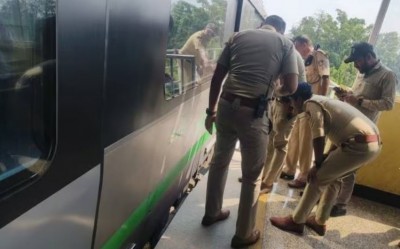 Bangalore Metro Services Halted Between Magadi Road and Challaghatta, Teen Jumps on Train Track