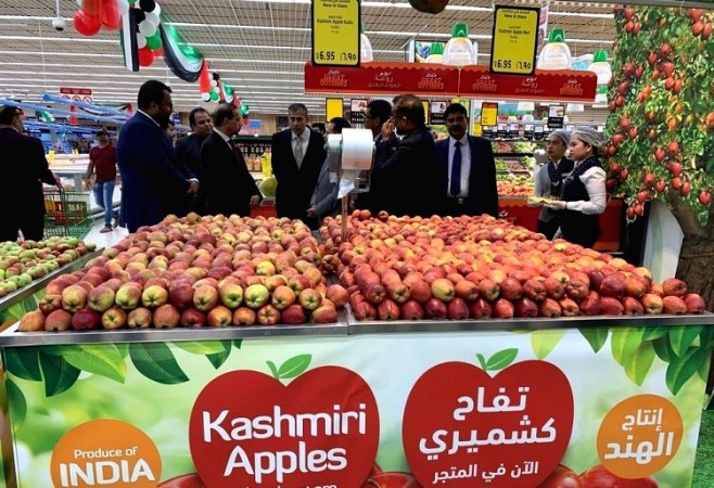 केरल के कारोबारी अरबपति ने 400 टन कश्मीरी सेब का यूएई में किया आयात
