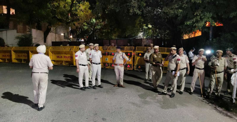 How Delhi Police Intensifies Security Measures at Arvind Kejriwal's Residence