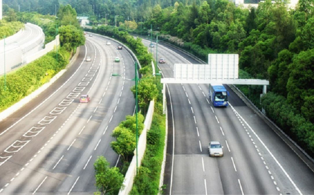 Govt spends Rs 7-La-Cr on green express highways through modern technology Gadkari