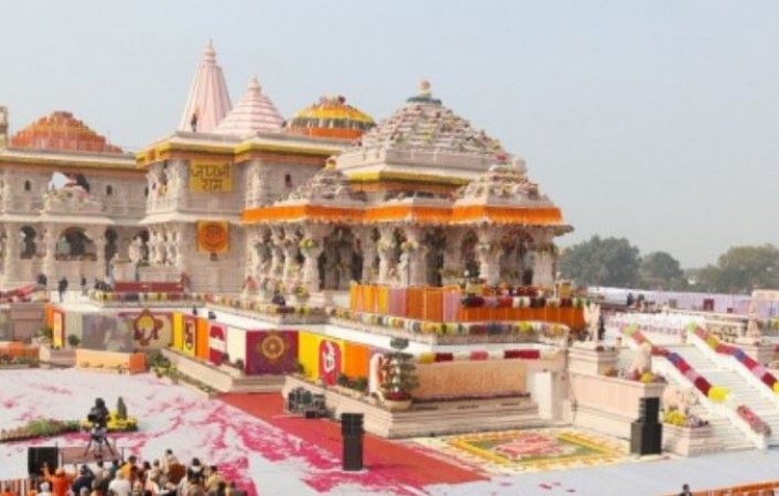 'Devotees Thrilled for Inaugural Holi Festivities at Ram Mandir in Ayodhya