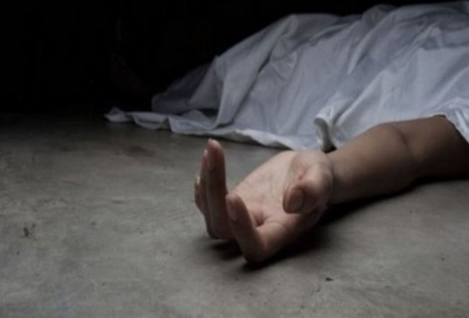 Tragic Incident Unfolds in Bhopal as Woman Hangs Herself with Three Daughters
