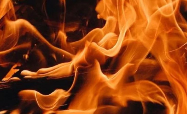 गुजरात: AC में हुआ ब्लास्ट तो घर में भड़की आग, एक ही परिवार के चार लोगों की दुखद मौत