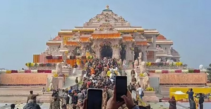 President Murmu offers prayers at Hanuman Garhi temple, Ayodhya