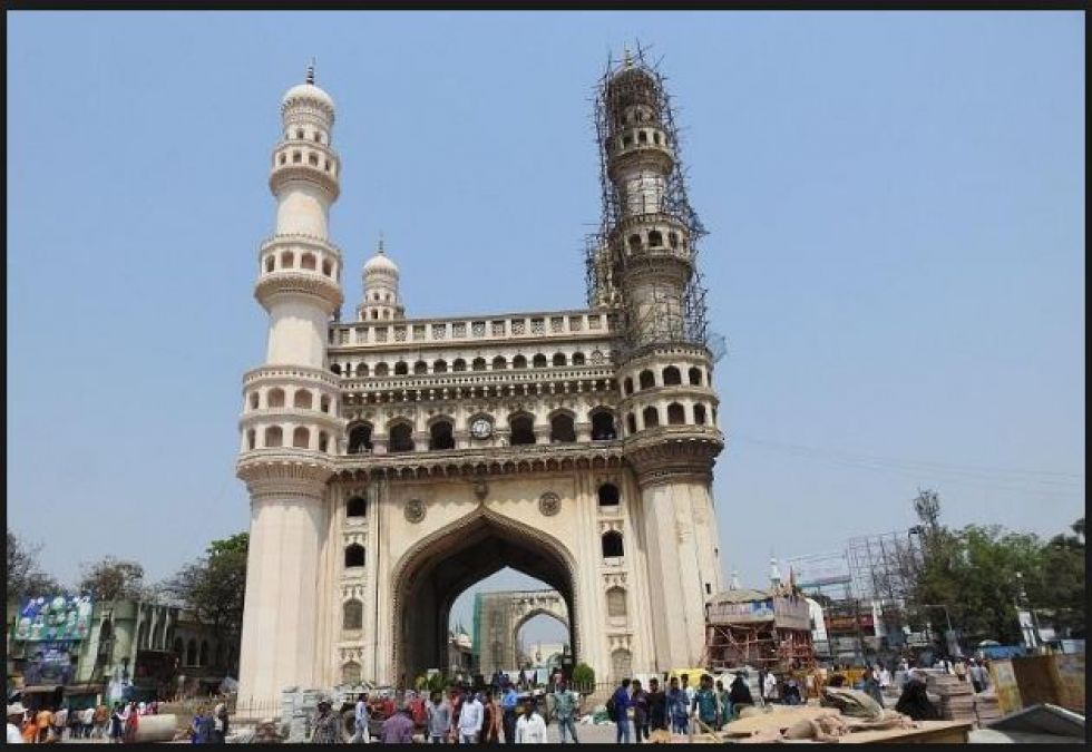 Ancient Iconic Charminar’s a Portion collapsed while repair work underway