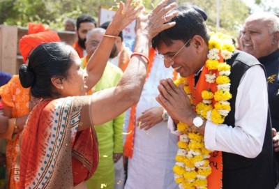 पोरबंदर से बीजेपी उम्मीदवार मनसुख मंडाविया ने भगवान से की पार्टी कार्यकर्ताओं की तुलना