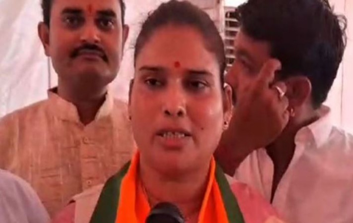 Congress MLA Nirmala Sapre Joins BJP Ahead of Lok Sabha Elections