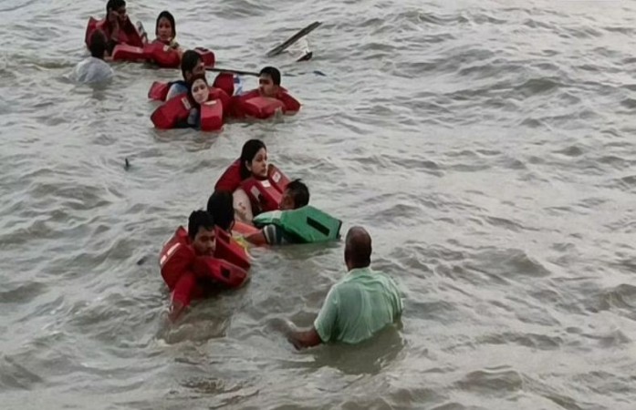 ओडिशा की चिल्का झील में भारी हवाओं के कारण नाव पलटी, एक लापता