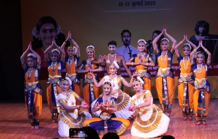 Bharatnatyam and Mohiniattam ensemble at Malwa Utsav