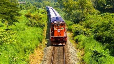 Cyclone Tauktae: पश्चिम रेलवे ने कई ट्रेनों को किया रद्द