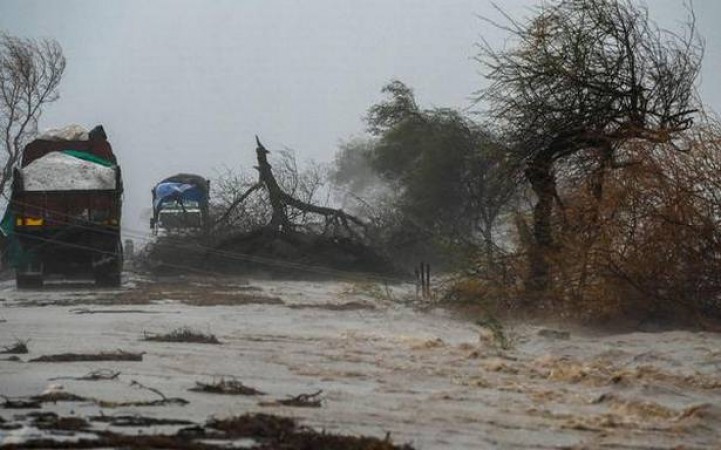 After landfall in Gujarat Cyclone Tauktae weakens