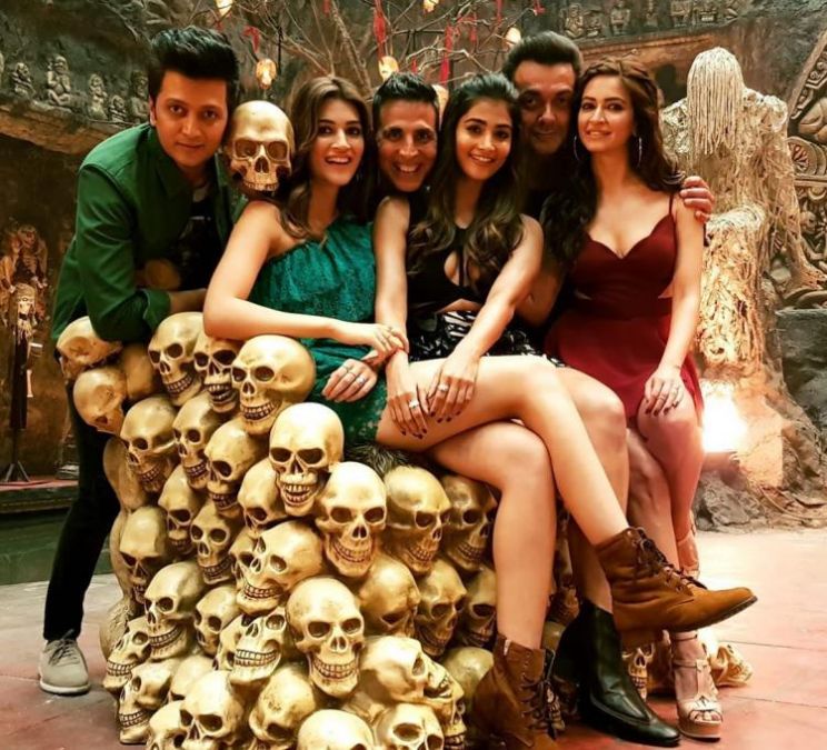 Housefull 4 star cast pose on a throne full of skulls, check out picture here