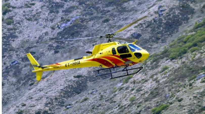 Breaking! Helicopter Carrying Pilgrims Makes Emergency Landing in Kedarnath
