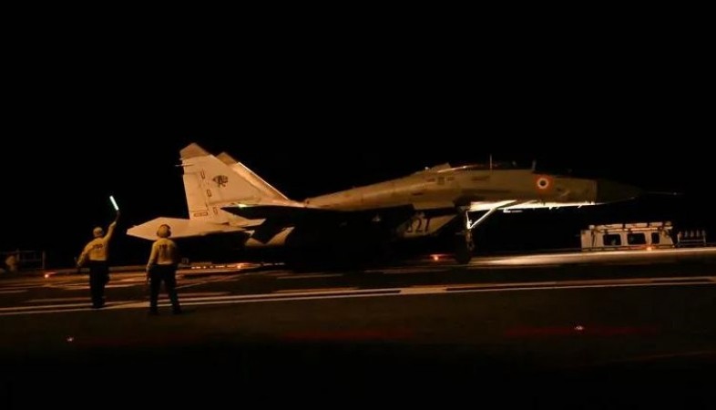 Maiden nighttime landing of a MiG-29K on INS Vikrant