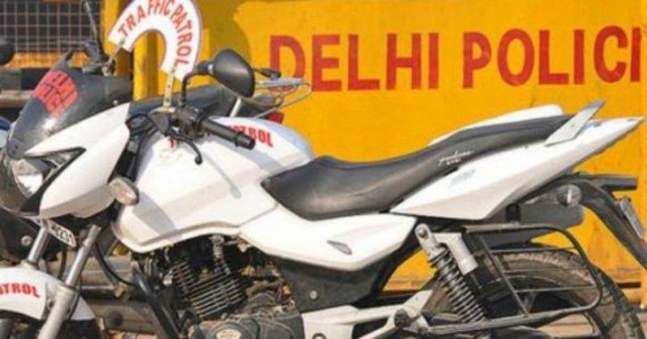 As a weird incident, police patrolling bike got stolen in Delhi