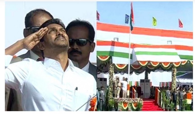 Jagan Reddy hoisting National Flag on Andhra Pradesh formation day