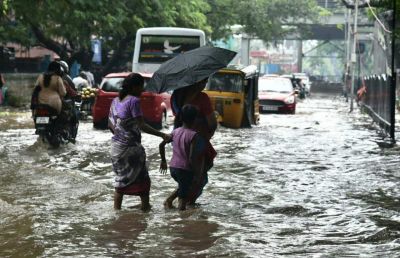 Isolated Heavy rain leads to waterlogging, traffic scowls in Chennai