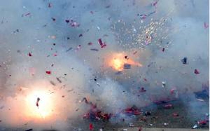 कर्नाटक उच्च धुआं फैलाने वाले पटाखों पर लगा सकता है प्रतिबंध