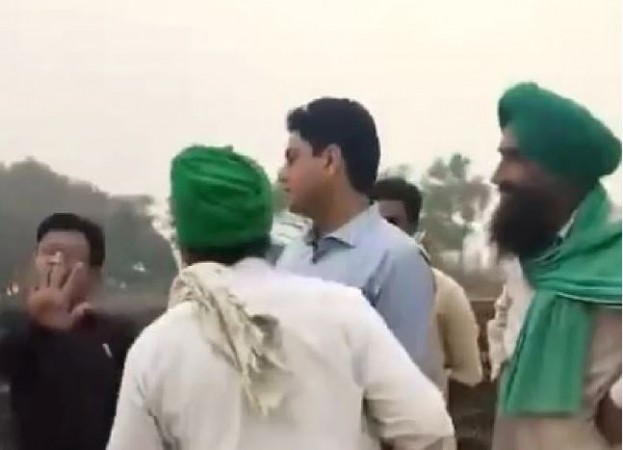 Farmers in Bathinda Force Official to Burn Stubble, Challenging Government's Efforts