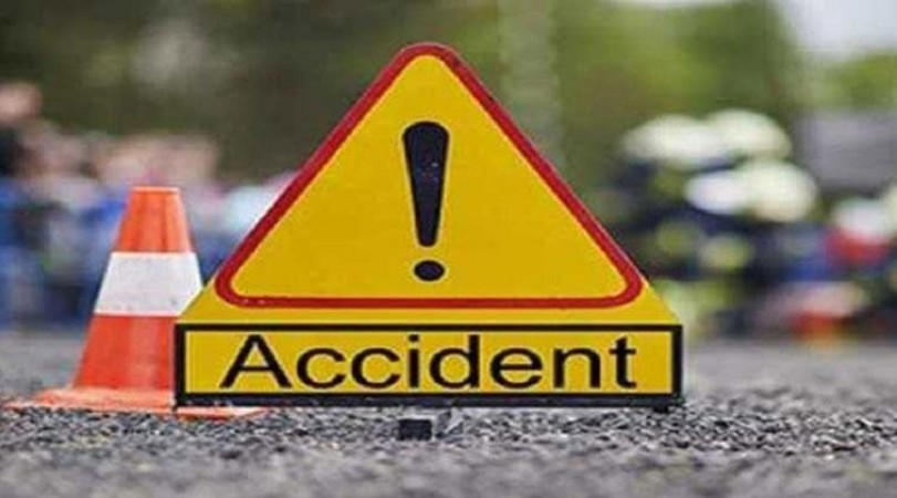 Four dead, 15 injured as mini truck overturns in MP
