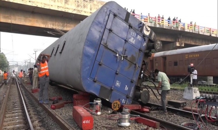 Good train derails in Andhra Pradesh, 9 trains cancelled