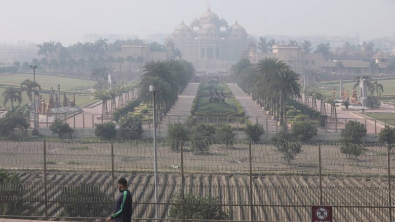 Delhi's air situation Severe, it  reels under air pollution