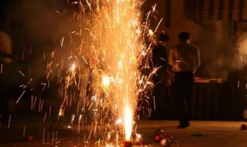 'मुंबई को दिल्ली न बनाएं..', बॉम्बे हाई कोर्ट ने घटाया पटाखे फोड़ने का समय, पहले 3 घंटे की थी अनुमति