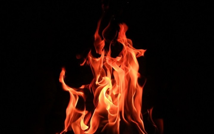 महाराष्ट्र: घर में हुआ गैस रिसाव, आग लगने से पांच लोग झुलसे