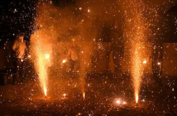 Violating firecracker ban in Delhi, More than 850 Booked