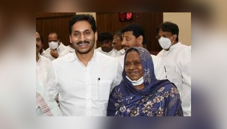 Karimunnisa, an Andhra Pradesh legislator, died of Cardiac arrest