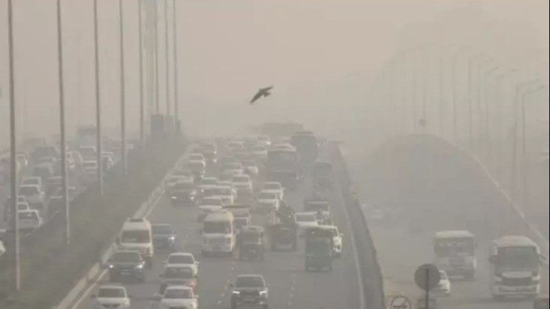 Delhi's Air Quality Stays in 'Very Poor' Range Amid Persistent Smog