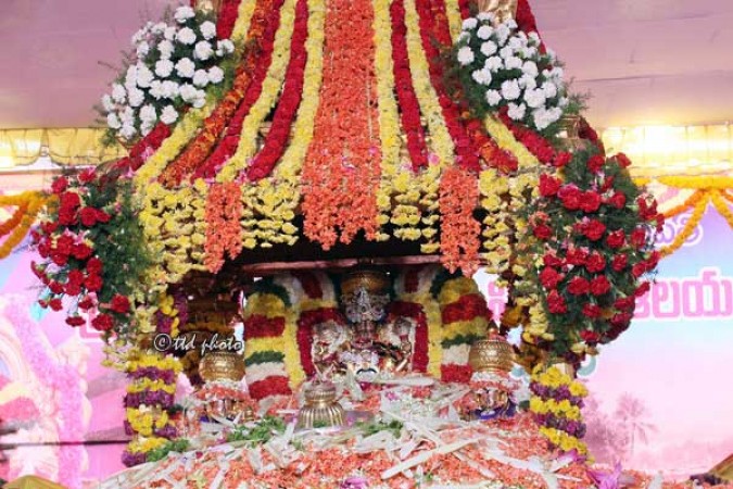 Andhra Pradesh: Exotic flowers were showered on Malayappa Swamy during the annual flower yagna