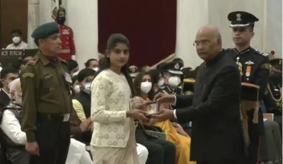 Ram Nath Kovind honours military personnel with Shaurya Chakra Award