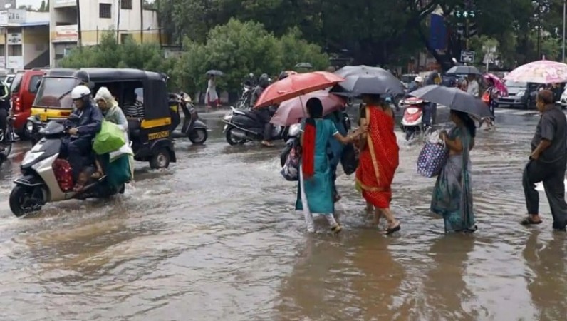 Sudden Weather Shift in New Delhi: Heavy Rainfall Hits Various Parts of the City