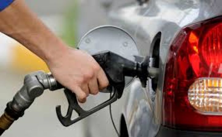 Petrol price cut to Rs 75.57 in Delhi, down nearly Rs 4 in November- Check details here