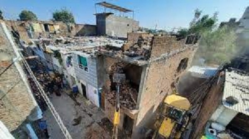 Anti-gunda drive: IMC demolishes 4 illegal structures in Khajrana