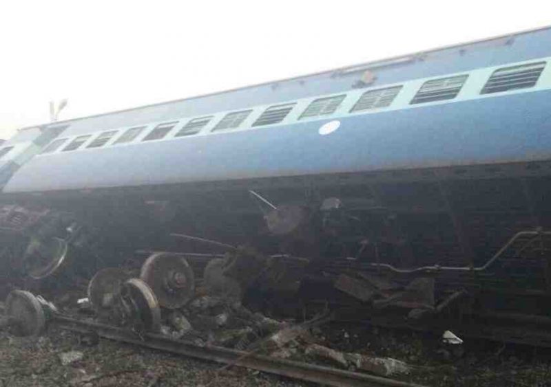 Vasco Da Gama - Patna Express derails, 3 dead, 9 wounded near Chitrakoot , UP